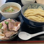 自家製麺つけそば 九六 - 料理写真:特製鶏魚介つけそば（大盛）＋レアチャーシュー丼　950円＋350円