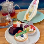 ペルゴラート - タルト＆ケーキ＆フルーツサンド食べ放題