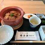 水炊き もつ鍋 博多廊 - 景色を見てると博多鶏まぶし１３２０円の出来上がりです。