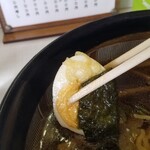 ラーメン専門店 胡桃 - ゆで玉子 1/2と海苔 1/8