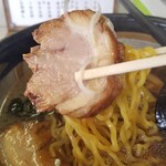 ラーメン専門店 胡桃 - チャーシューと麺