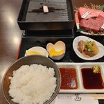 Jun Oumigyuuyakiniku Akane - 白ごはん、たくあん、小鉢。焼肉のたれは２種類と塩もついてました。