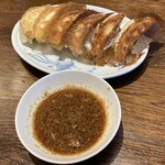 葉牡丹 - にんにくダレ焼餃子（6コ）550円税込、以下内税表記