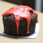 Maru Ni Kafe - hellchocolateさんとのコラボバレンタインケーキ「吐血カップケーキ」笑