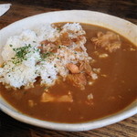 マルニカフェ - 本日のカレー（煮込みチキンカレー）