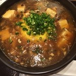 白楽天 衣山店 - 白楽天丼。これ、超絶美味い！中華丼と麻婆丼の中間みたいな味。ニンニクも効いてる。ラードの薫りも香ばしく、食欲も上がる。