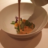 レ セゾン - （スープを注ぎ中）カメラのご準備は宜しいですか？　っと私のスープを注ぐウェイターさんが耳元でささやきながら撮らせて下さいました（≧∇≦） 
                  