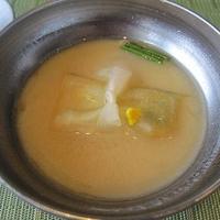 日本食 雅庭 - 白身の魚がくるんであるおみそ汁