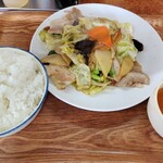 珍来 - 肉野菜炒め(720円)、大ライス(350円)