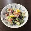 Sarushina Hararufuzu - カットレモン、キュウリ、玉ねぎや各種豆入りのダカヤサラダ