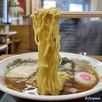 かむら屋 - 麺は細めのちぢれ麺