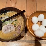 白樺山荘 新千歳空港店 - 味噌ラーメン¥1000