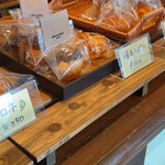 Komae Bakery MAKANA - 上には〜お菓子パン