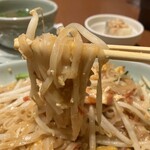 タイの食卓 クルン・サイアム - 麺のリフトアップ