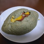 自家製酵母パン かばくら - 料理写真:よもぎさつま芋(230円)