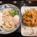 丸亀製麺 - とろ玉うどん・野菜かき揚げ