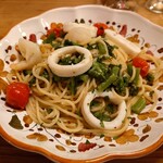 aperitivo&trattoria IL FIORE - イカと菜の花 ミニトマトのペペロンチーノ