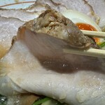 ラーメンみなみ - 分厚いチャーシュー
