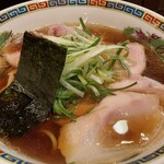 ラーメン坊也哲 - 醤油ラーメン、ネギ豚丼