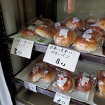 山口製菓本店 - 日本一おいしいパンと日本一まずいパンが隣どうしに置いてある