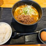 こと平 - 和牛すじ肉カレーうどん+白ご飯(サービス)+温泉卵(LINE提示サービス)
