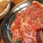 カウンター焼肉かるび - ニンニクかるび