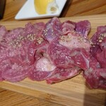 カウンター焼肉かるび - タン4種盛