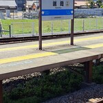 ビストロ あおやぎ - 桜の花びらが舞い落ちるJR 端岡駅に降り立った。