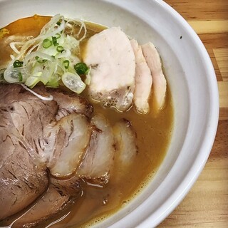 濃厚鶏白湯ラーメン・つけ麺専門店 横道屋_1