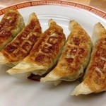 亀戸餃子 本店 - カリッと焼かれた餃子