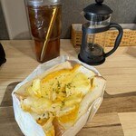 こんなにデカいサンドイッチは反則だ - 