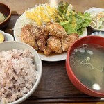 ニシクボ食堂 - 鶏肉の甘辛バリバリ揚げ定食　¥1300