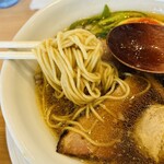 横浜淡麗らぁ麺 川上 - 全粒粉入り麺。