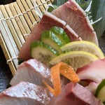 旬菜の味わい がら里 - ハマチ　桜鯛