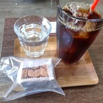 ヤザワコーヒーロースターズ - アイスコーヒーとブラウニー