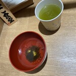 Tachiguikaisendommikoshokudou - セルフのおすましとお茶をスタンバイ
