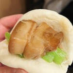 菜香 - 角煮をバンズに挟んでいただきました