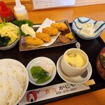 田舎の居酒屋 かじや - カキフライ定食