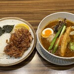 東京らっきょブラザーズ - パリパリチキンと春野菜のスープカレー