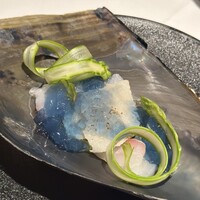 ニシデリア - 〔青の洞窟〕～カプリをイメージして～　　　　　　　　　　　下荘漁港直送鮮魚 愛知 平貝、グリーンアスパラガス ちょうまめ
                    ・・石鯛のカルパッチョ、ちょうまめの青いジュレは磯の香り
