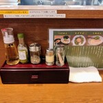 らあめん こそっと - 料理写真:卓上調味料