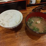 味の六白 - ご飯と味噌汁