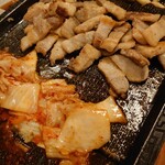 Butadon Chan - サムギョプサルはサンチュに巻いて食べます