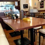 Kitchen KAMEYA 洋食館 - 清潔感のある店内と女将さんの接客が素晴らしい