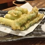 すし酒場 魚あるき - 「アスパラ天ぷら（税込￥580）」