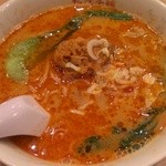 札幌本舗 - 担々麺（820円）