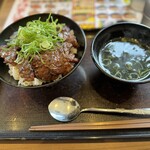 カルビ丼とスン豆腐専門店 韓丼 - ハラミ丼　スープ付き