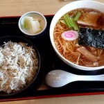 242664677 - ラーメンセット 750　しらす丼