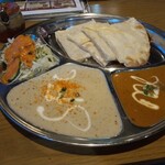 242664423 - タンドリースペシャルセット 1870円
                マトンカレーとシーフードカレー