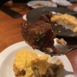 オレンジ - 赤ワイン煮込みの頬肉がうまー